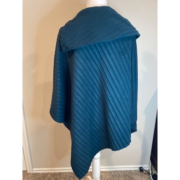 Le Moda Hunter Green Button Accent Collar Poncho - Picture 2 of 6